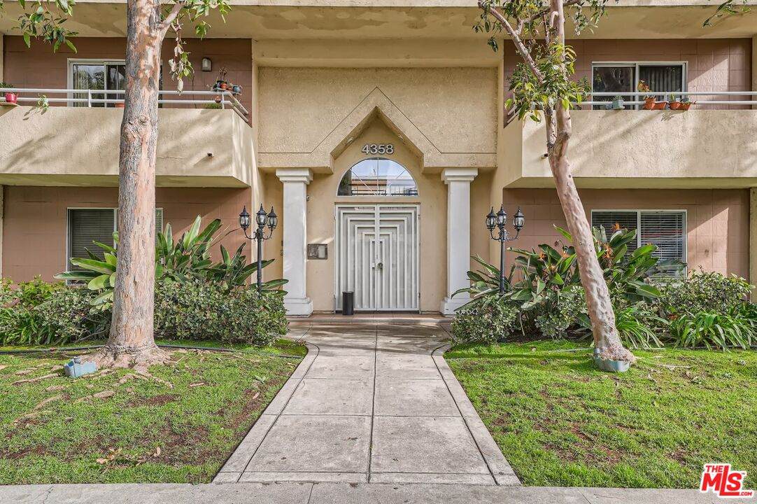 4358 Mammoth Ave - Photo 1