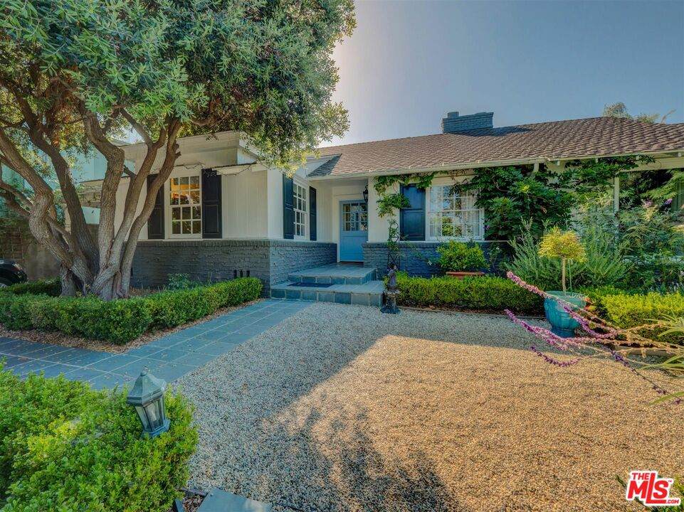 815 San Vicente - Photo 1