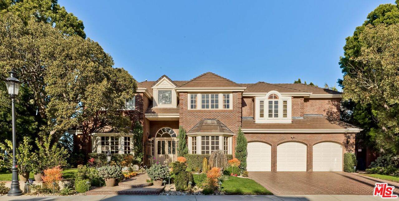 12053 Crest Ct - Photo 1