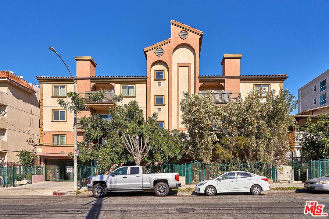 2811 Francis Ave - Photo 1