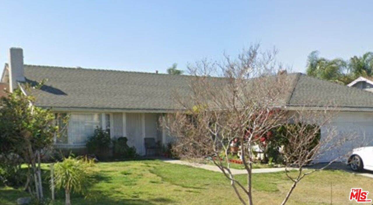 320 Aspen Ave - Photo 1