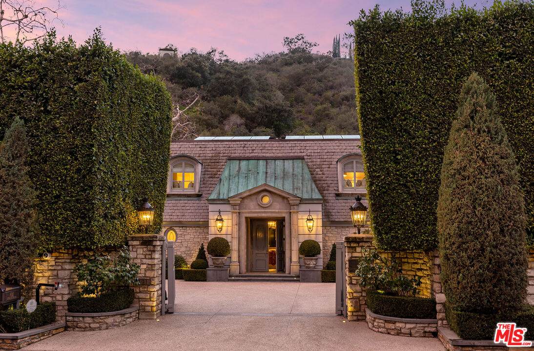831 Stone Canyon Rd - Photo 1
