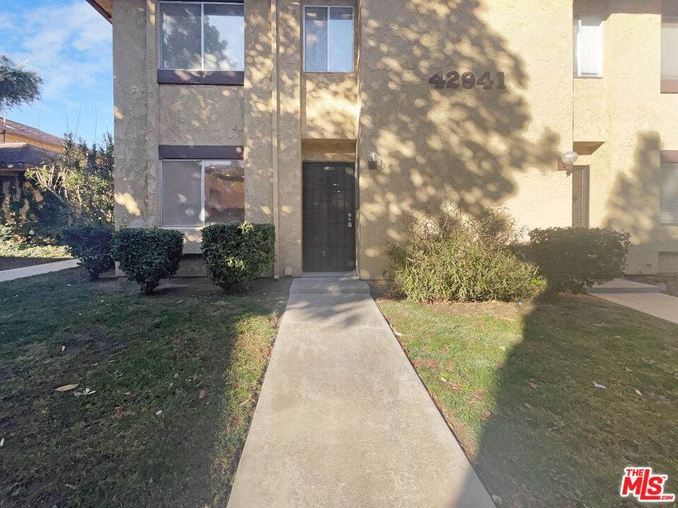 42941 15th St - Photo 1
