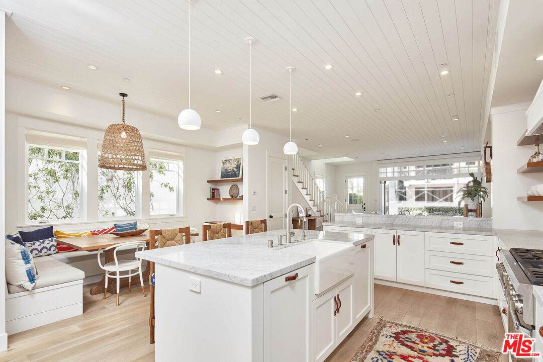 340 6th St - Photo 1