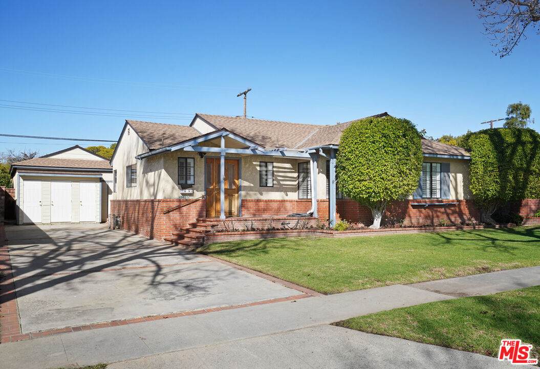 12825 Stanwood Dr - Photo 1