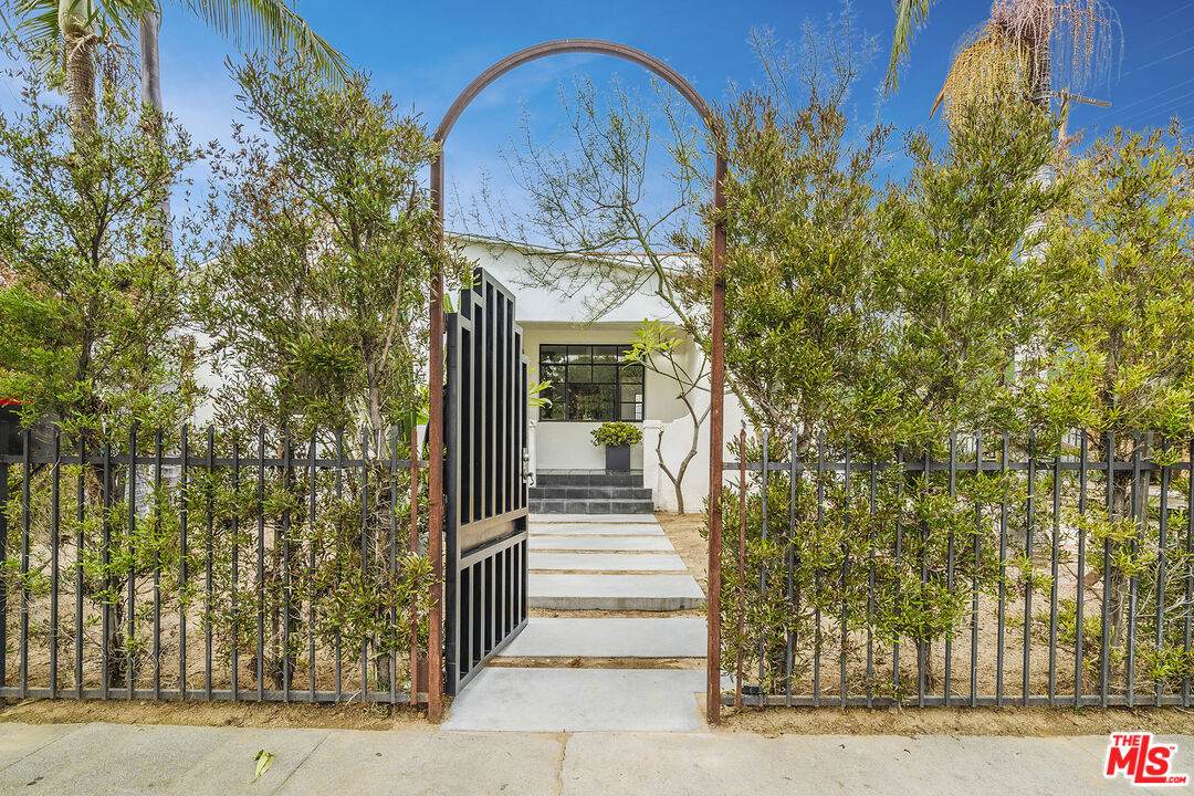 2617 Burnside Ave - Photo 1