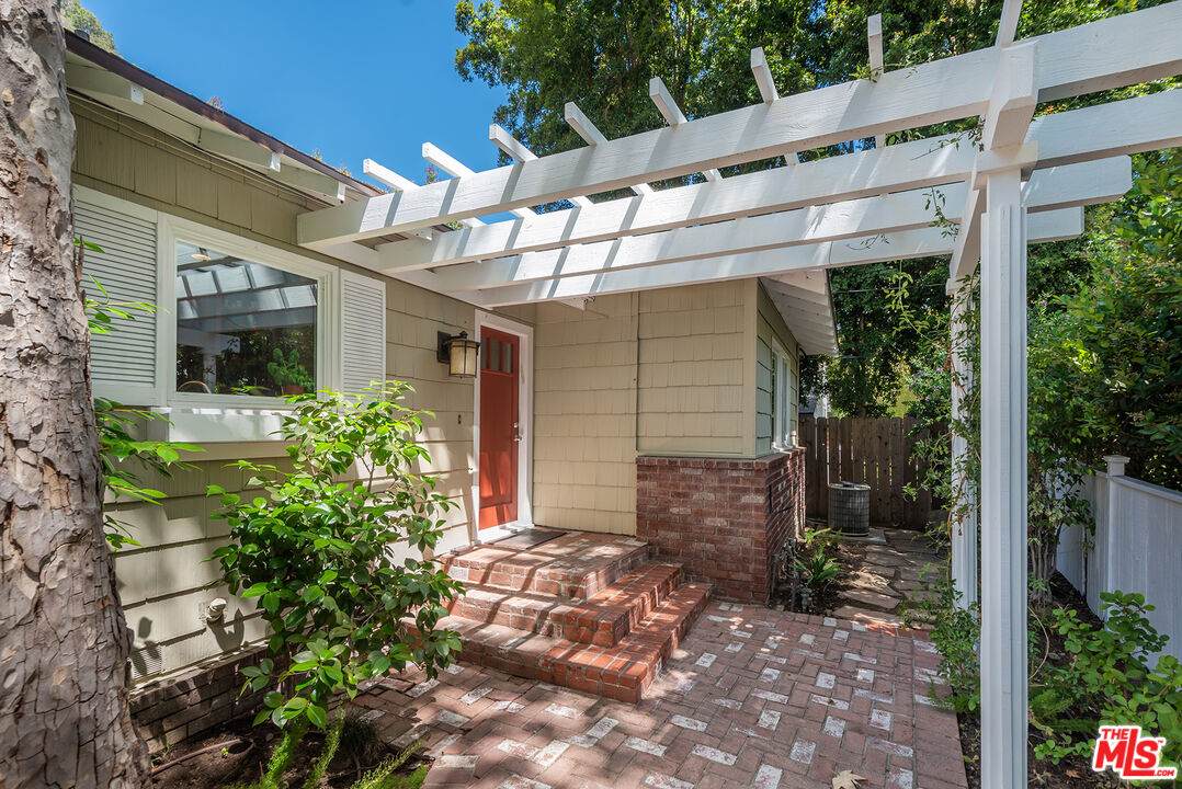 2621 Mandeville Canyon Rd - Photo 1