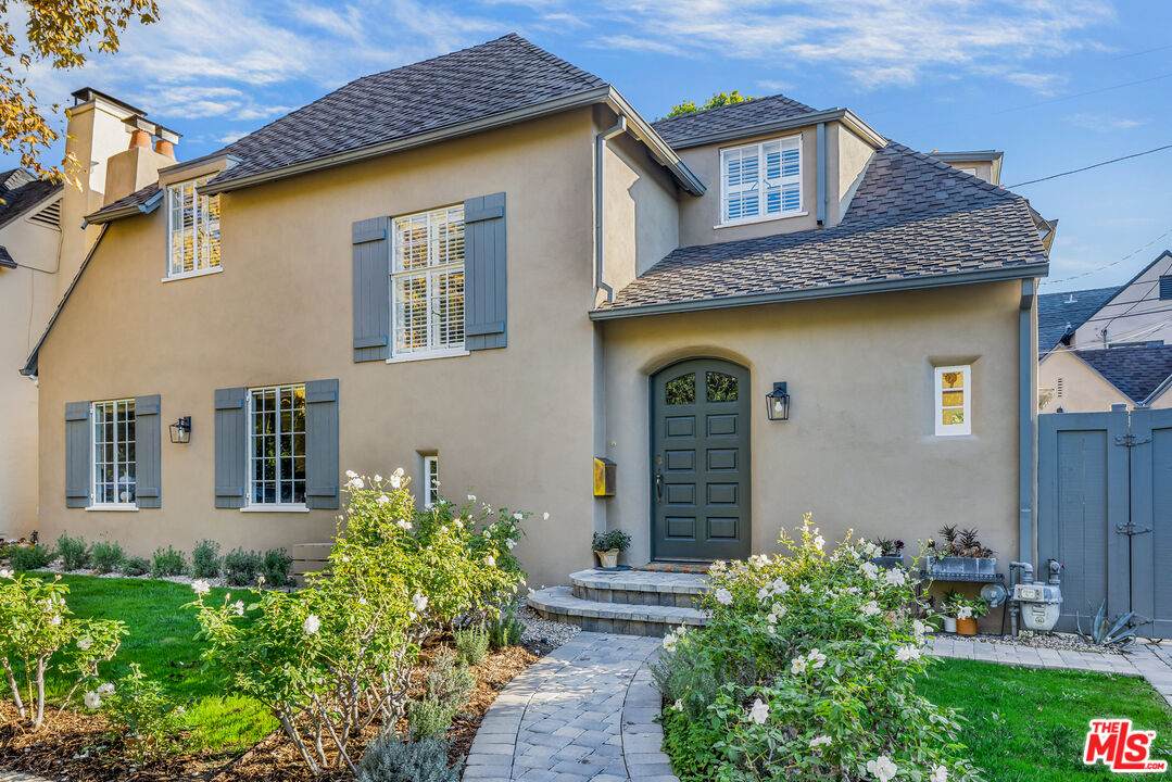 522 Bronson Ave - Photo 1