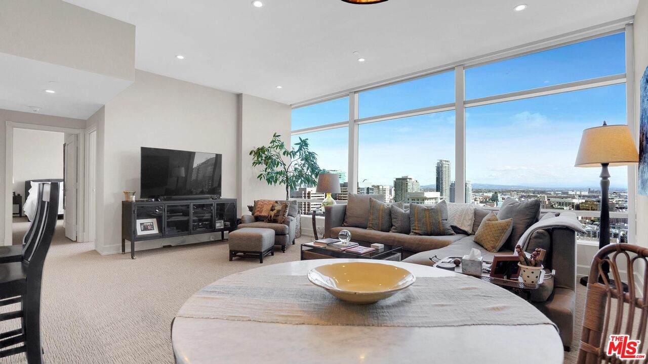 900 Olympic Blvd - Photo 1