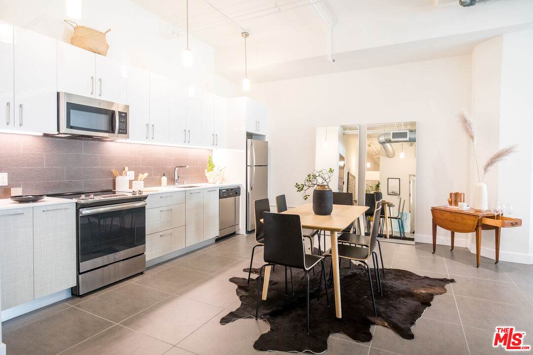 939 Broadway - Photo 1