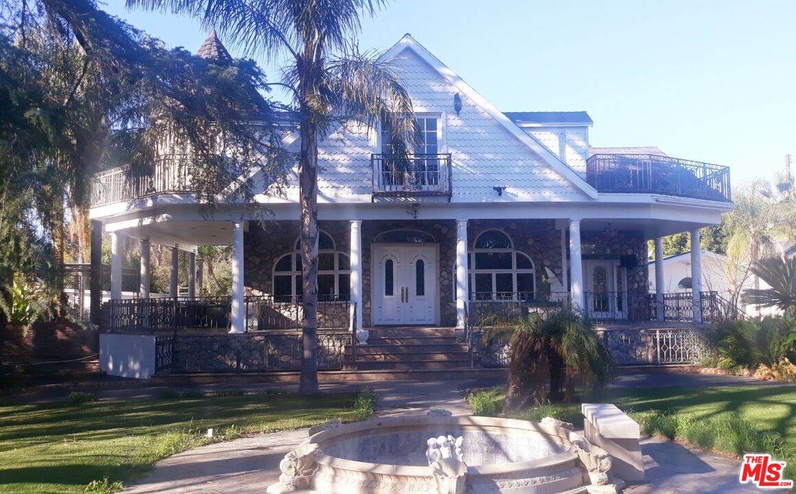 4833 Morella Ave - Photo 1