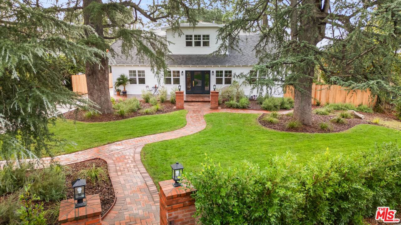 104 Loma Alta Dr - Photo 1