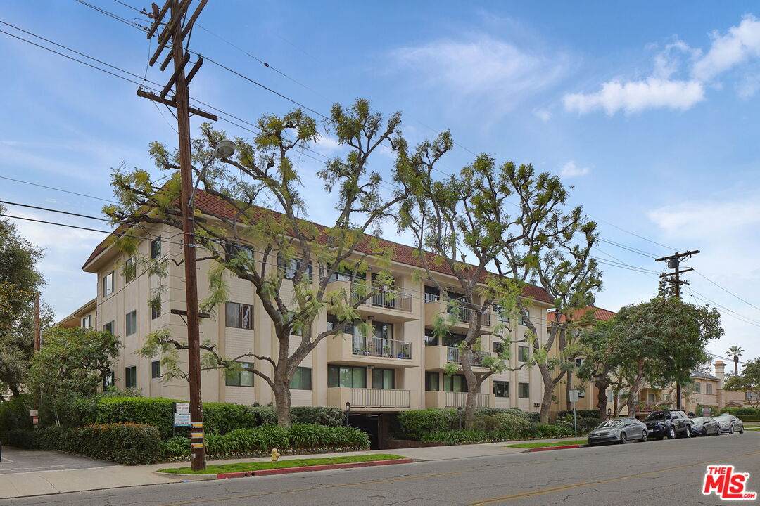 330 California Blvd - Photo 1