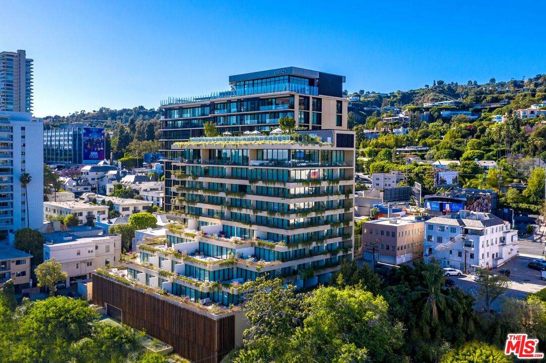 9040 Sunset Blvd - Photo 1