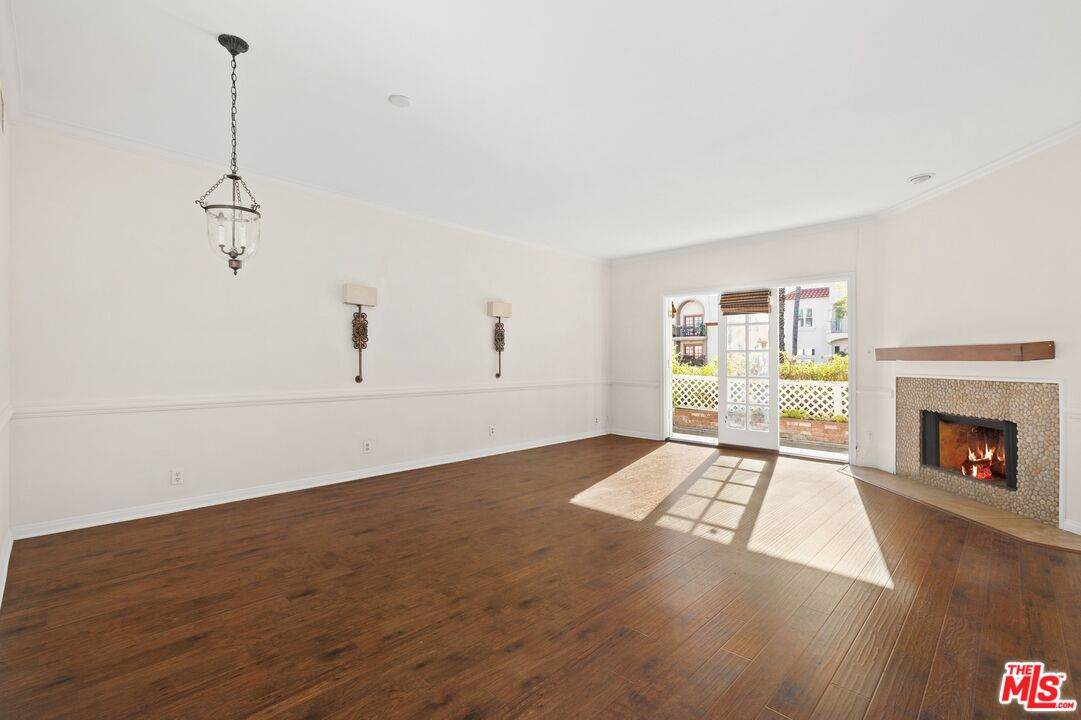 4401 Moorpark Way - Photo 1