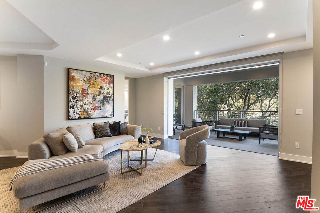 460 Palm Dr - Photo 1