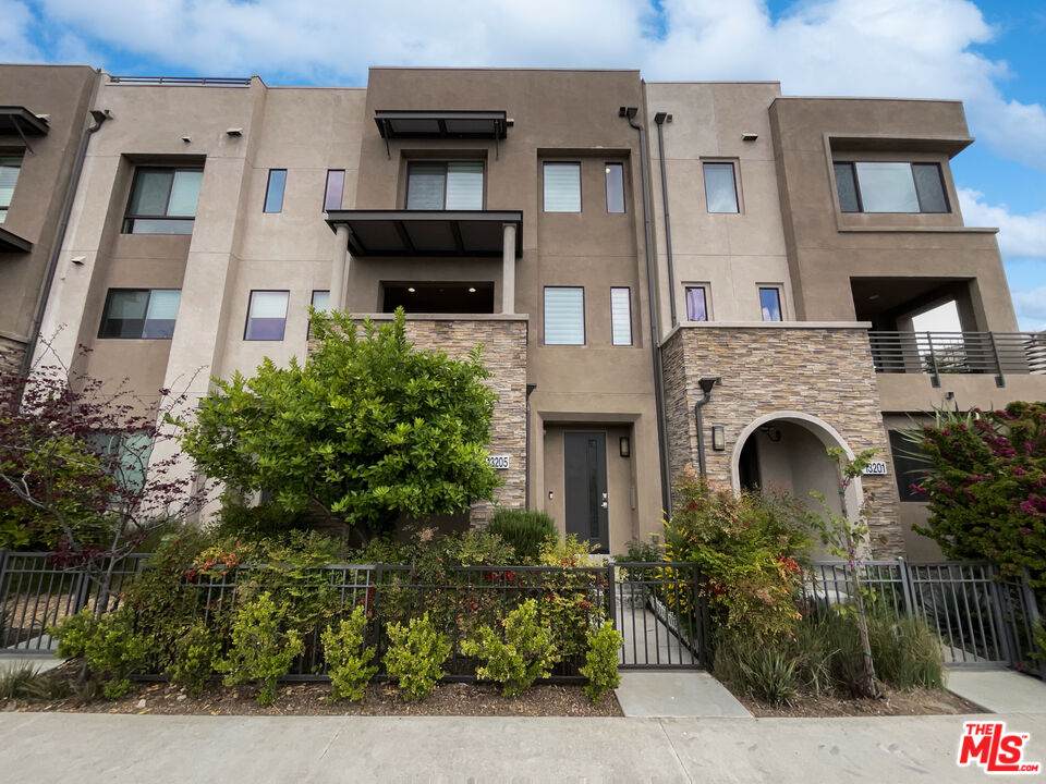 13205 Victory Blvd - Photo 1