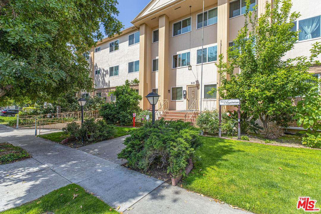 315 Louise St - Photo 1