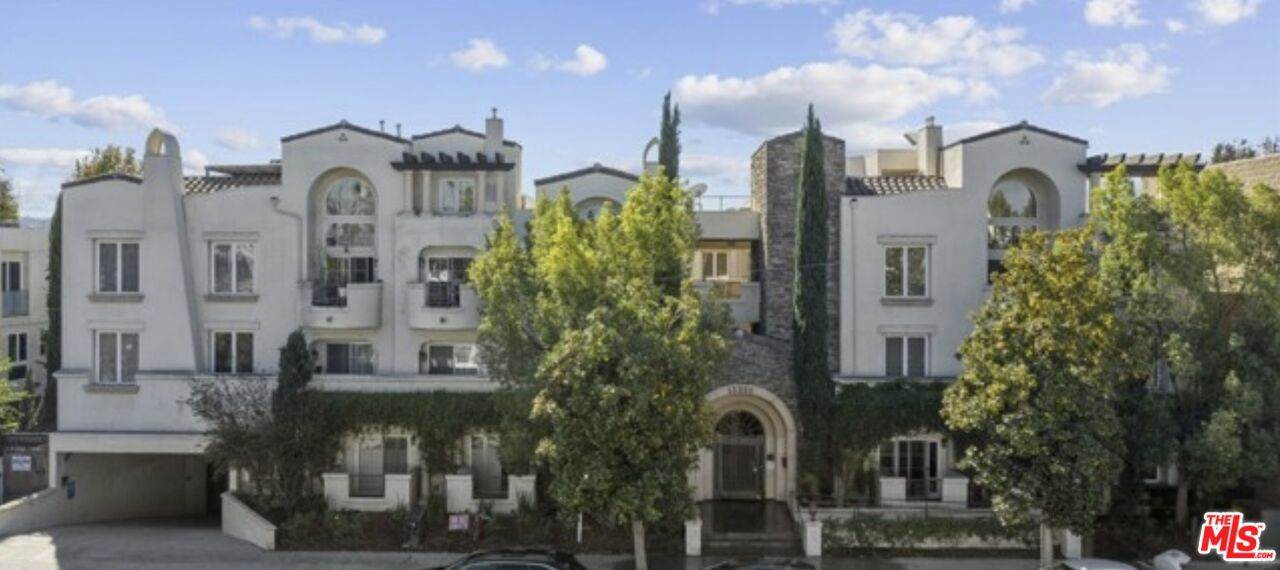 15206 Burbank Blvd - Photo 1