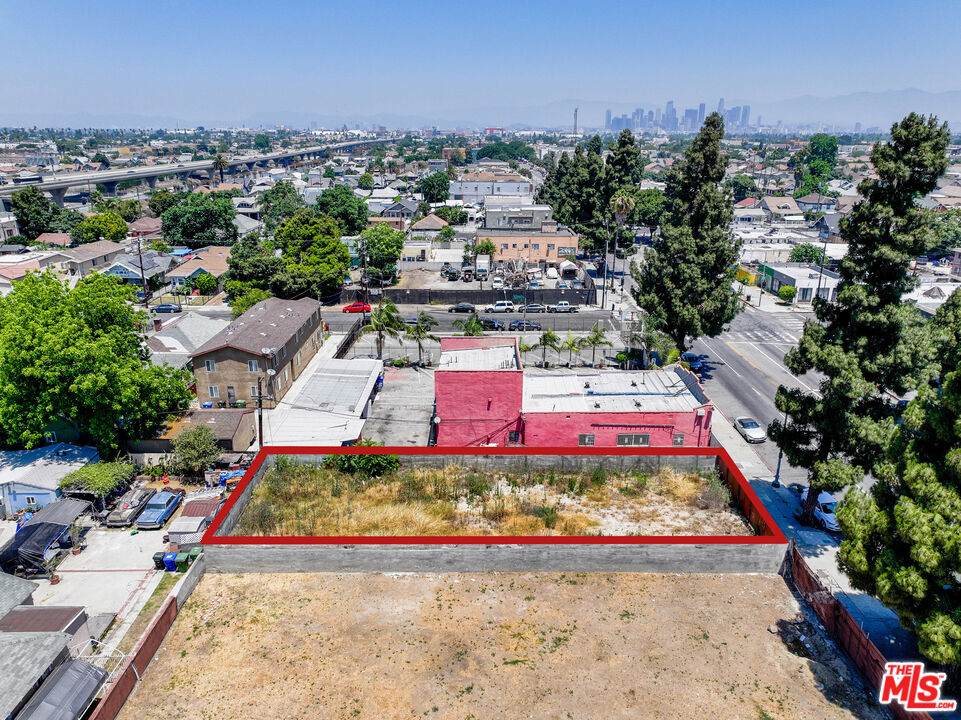 5615 Broadway - Photo 1