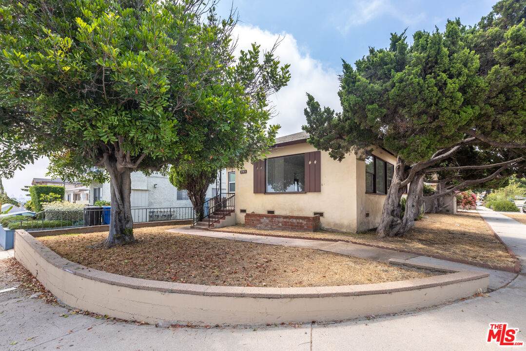 895 Summerland Ave - Photo 1