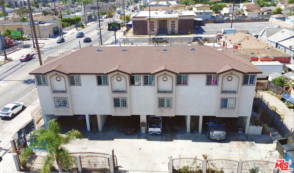 8823 Figueroa St - Photo 1