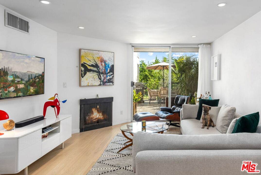 8530 Holloway Dr - Photo 1