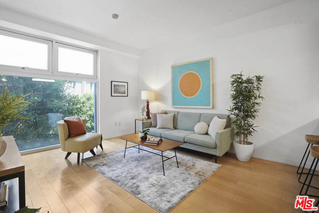 630 6th St - Photo 1