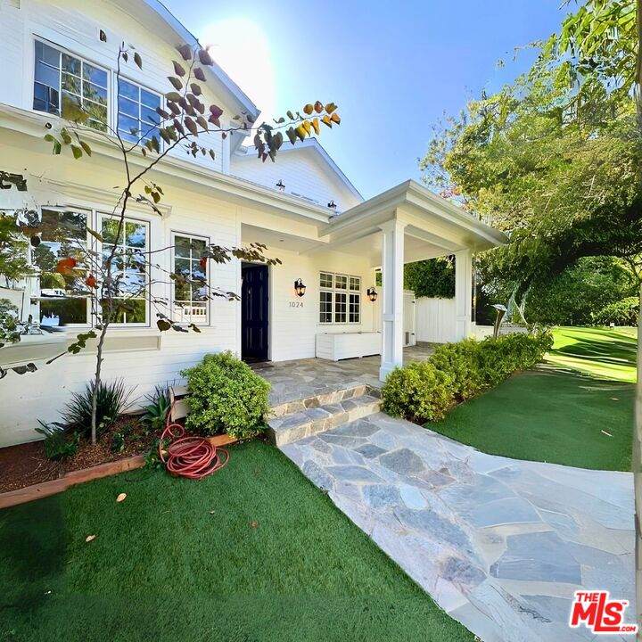 1024 23rd St - Photo 1