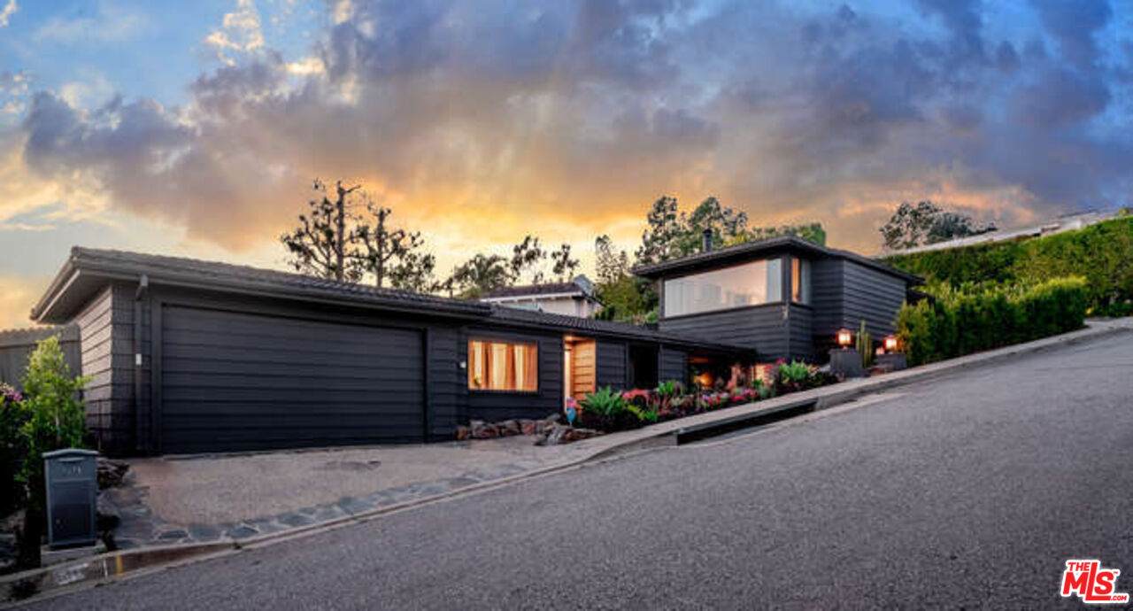 1373 Laurel Way - Photo 1