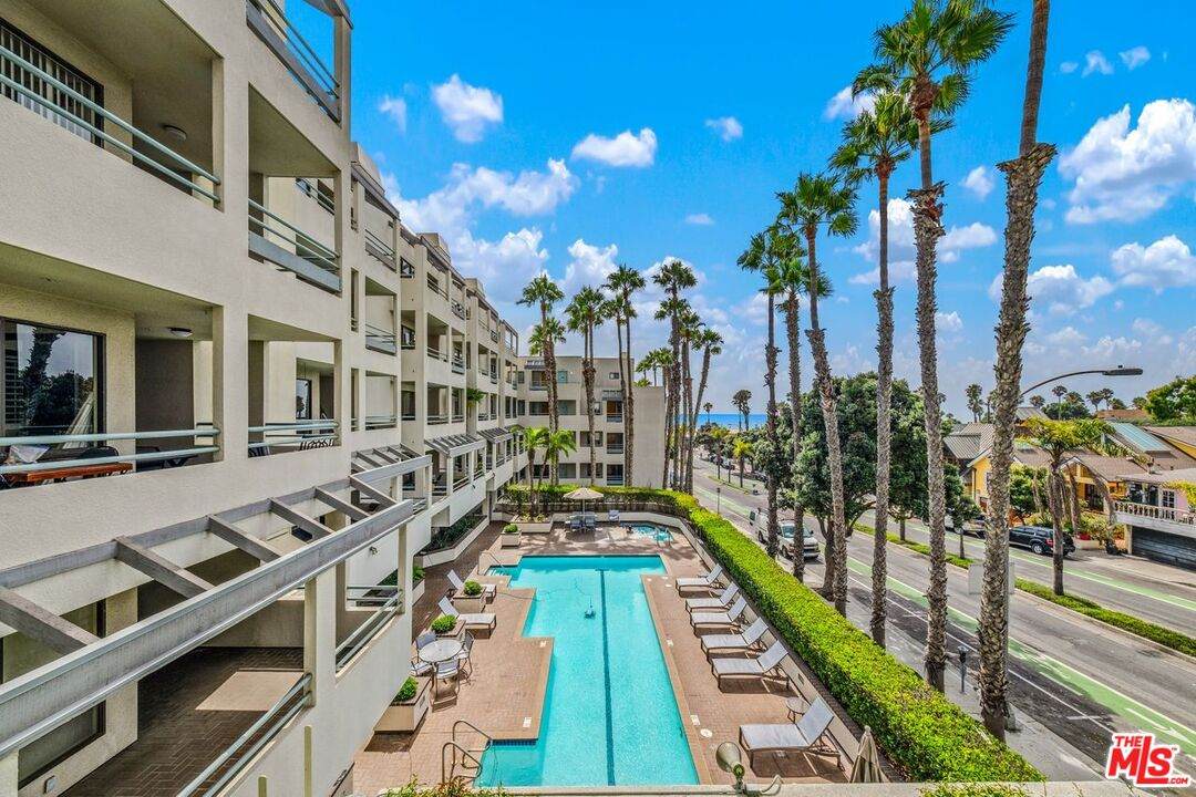 122 Ocean Park Blvd - Photo 1