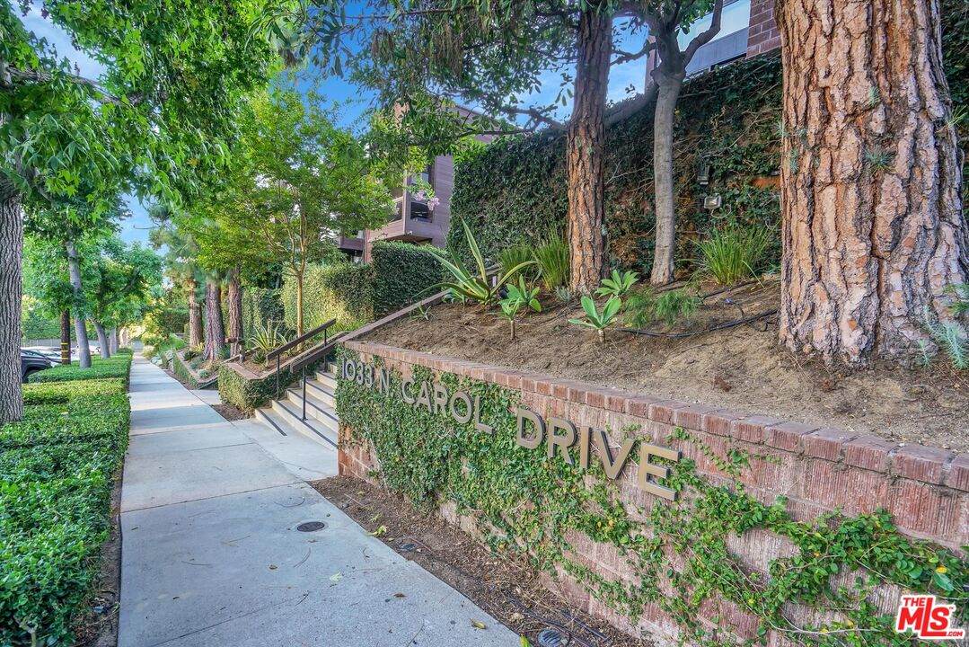1033 Carol Dr - Photo 1