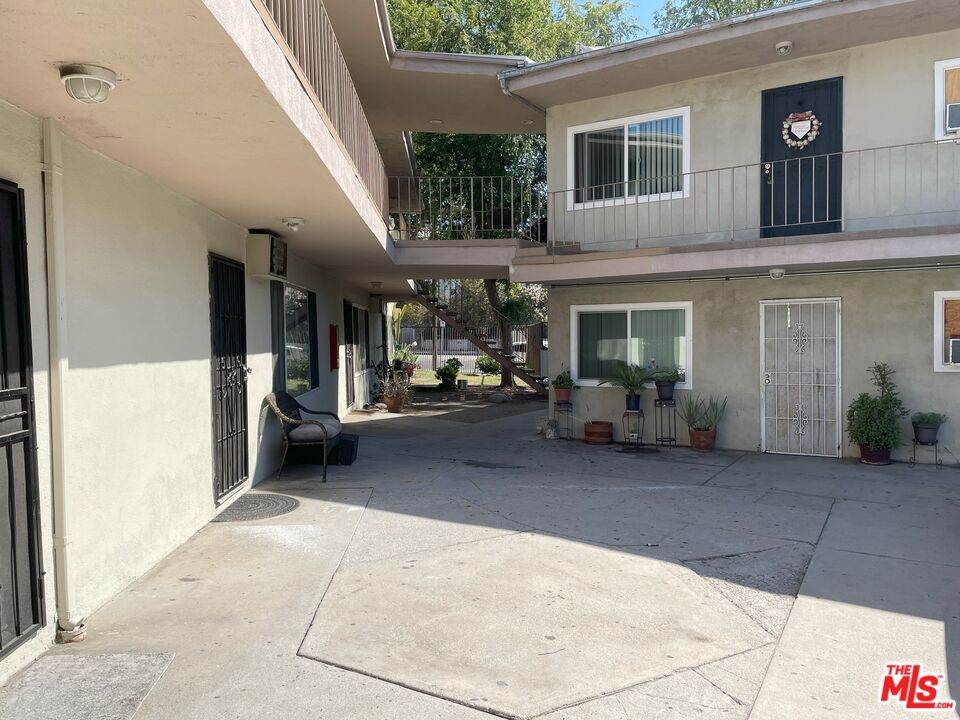 8649 Sunland Blvd - Photo 1