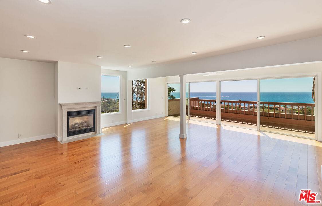 23914 De Ville Way - Photo 1