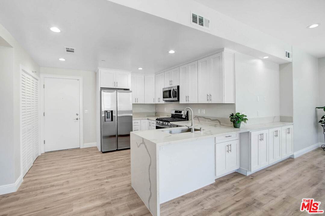 11753 Iowa Ave - Photo 1