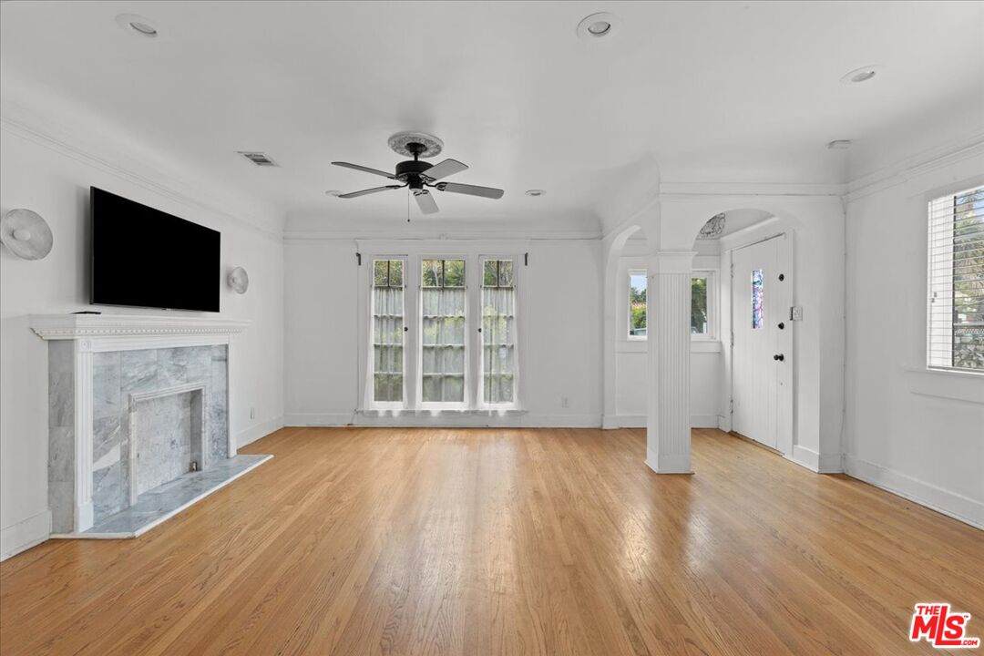 1018 Havenhurst Dr - Photo 1