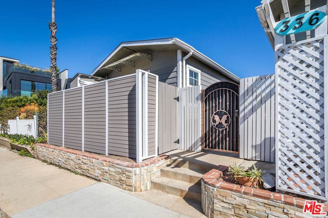 336 Rennie Ave - Photo 1