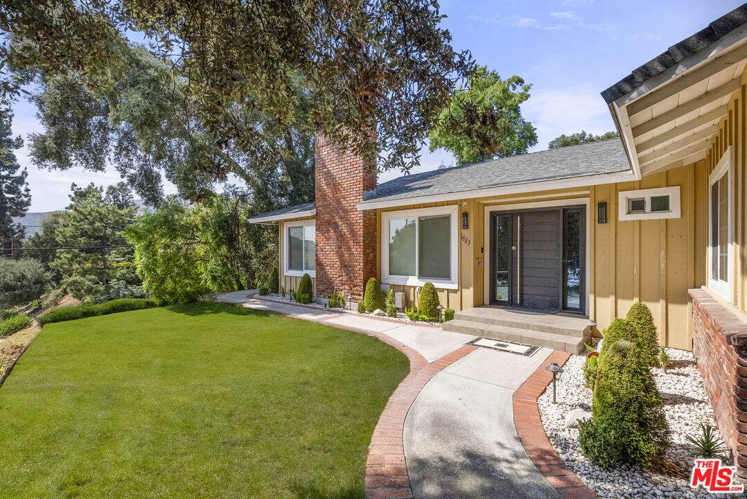 1823 Fern Ln - Photo 1