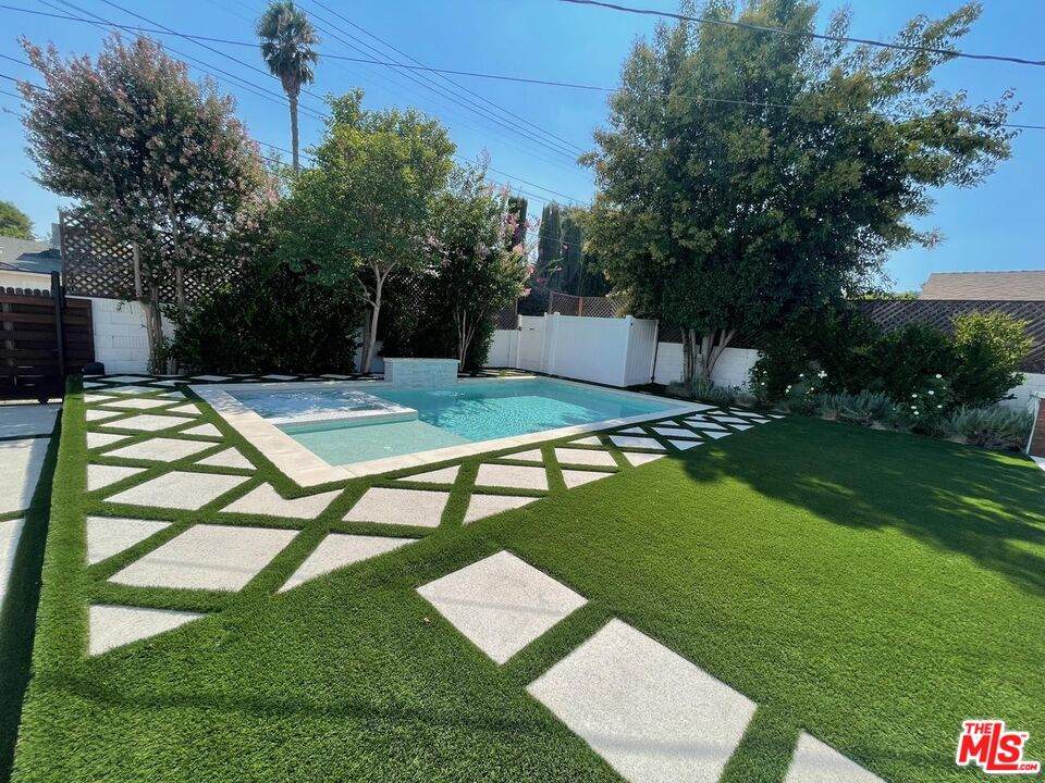 24230 Victory Blvd - Photo 1