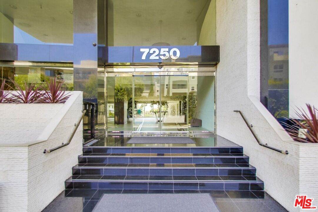 7250 Franklin Ave - Photo 1