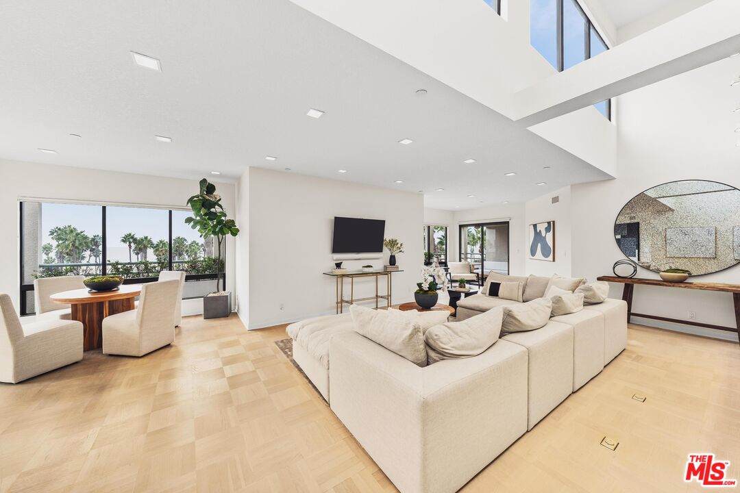 110 Ocean Park Blvd - Photo 1