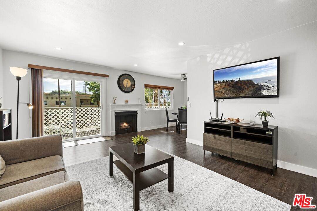 955 3rd St - Photo 1