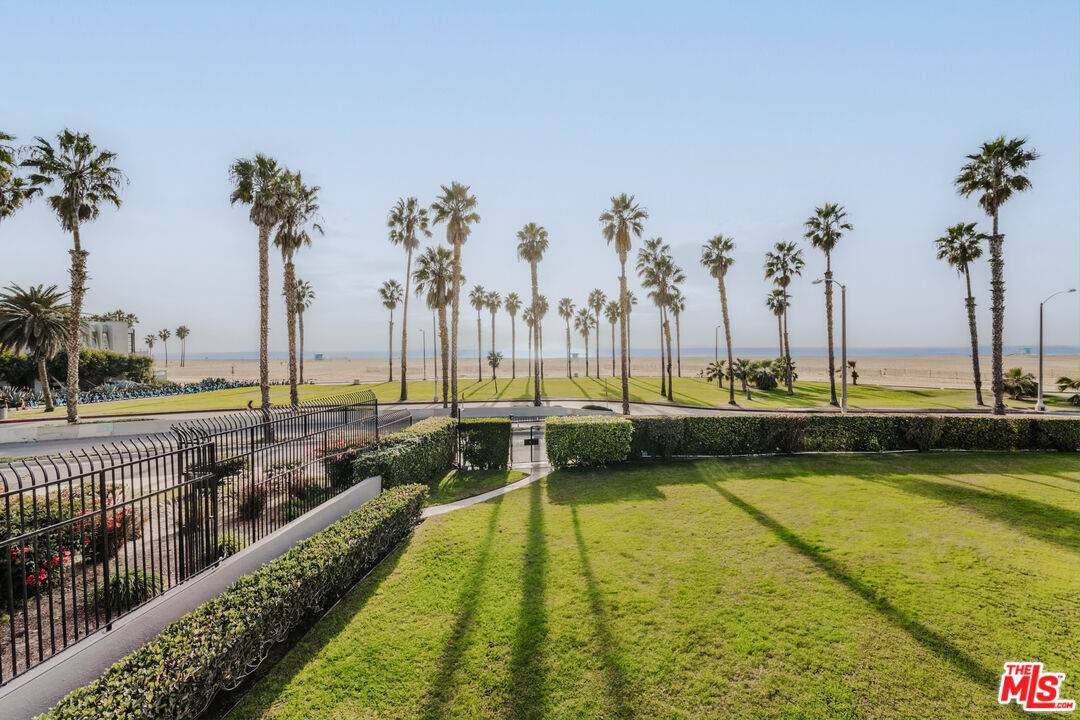 23 Sea Colony Dr - Photo 1