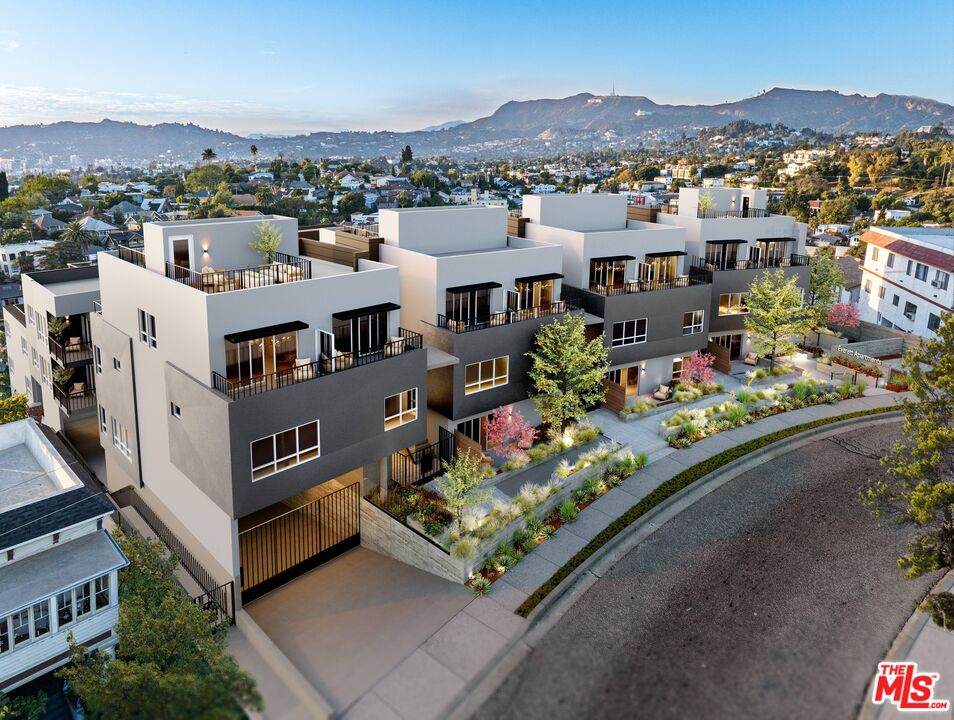 1011 Everett St - Photo 1