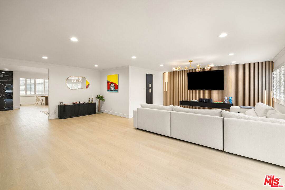 5315 Yarmouth Ave - Photo 1