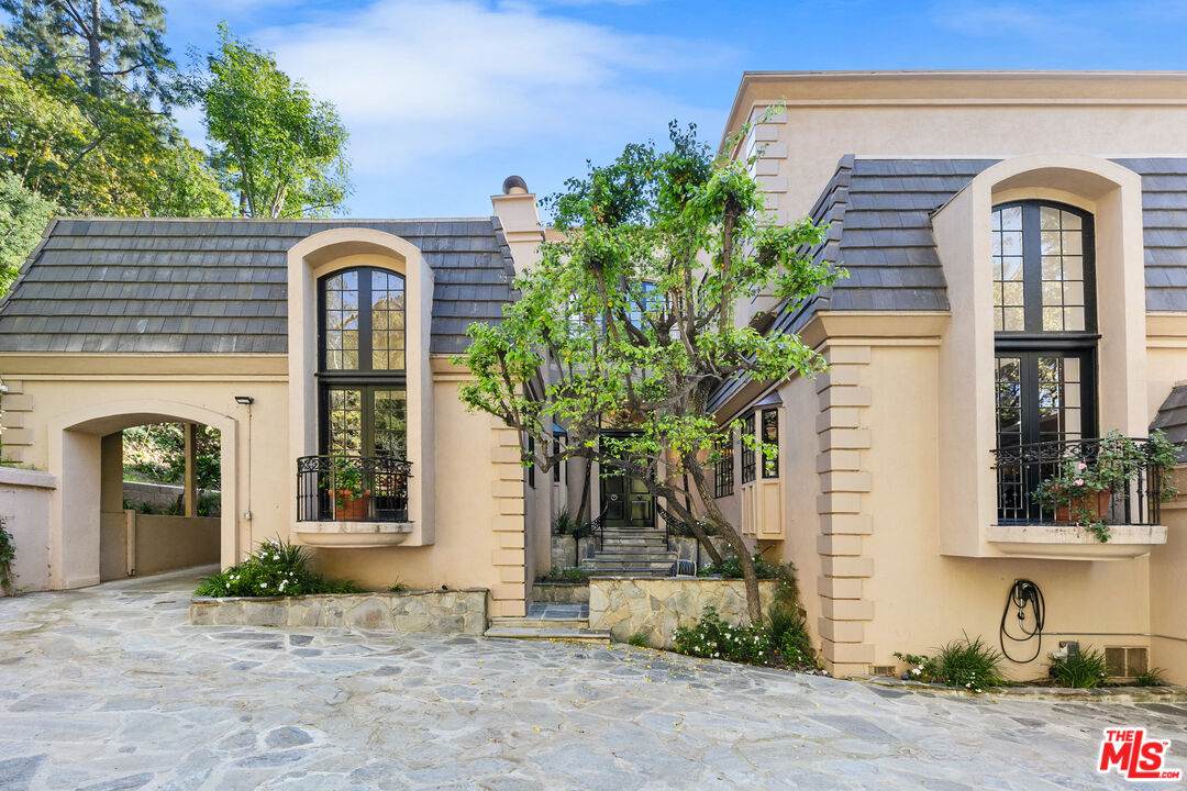 1118 San Ysidro Dr - Photo 1