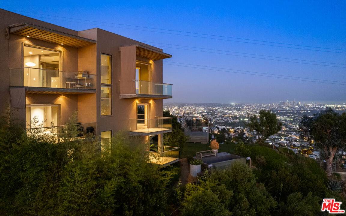 1600 Viewmont Dr - Photo 1