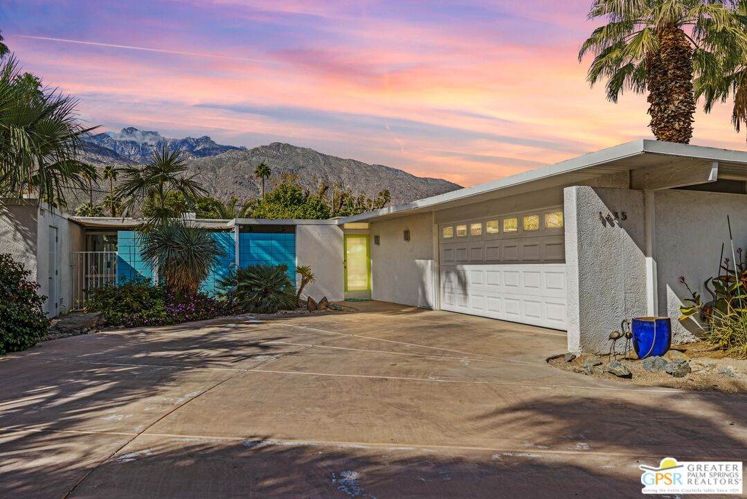 1635 Palm Tree Dr - Photo 1