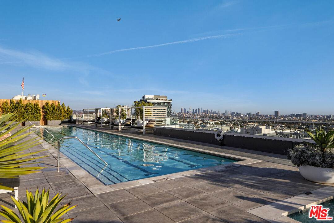 6250 Hollywood Blvd - Photo 1