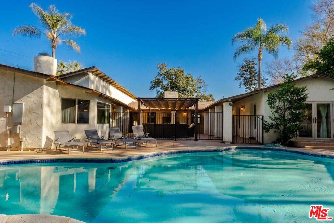 4555 Mariota Ave - Photo 1